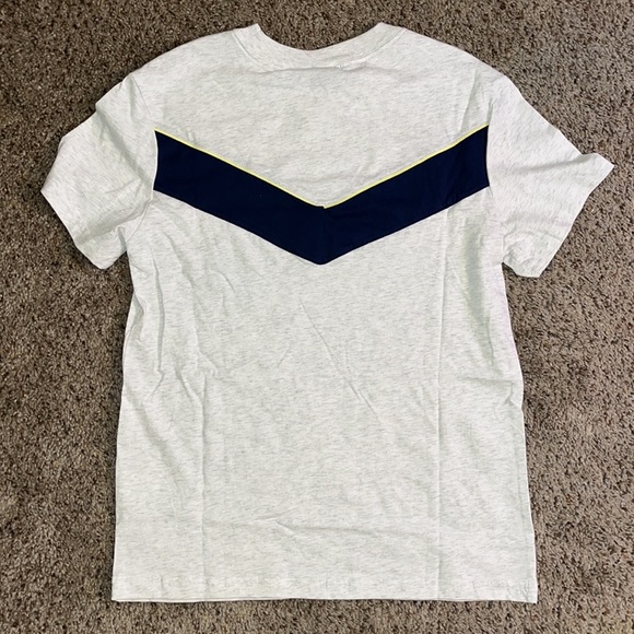 NWT Nike tee - Picture 4 of 4